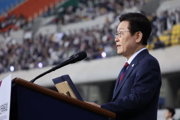 ▲이재명 대통령이 17일 부산아시아드주경기장에서 전국체전 개막식 기념사를 하고 있다. (연합뉴스)